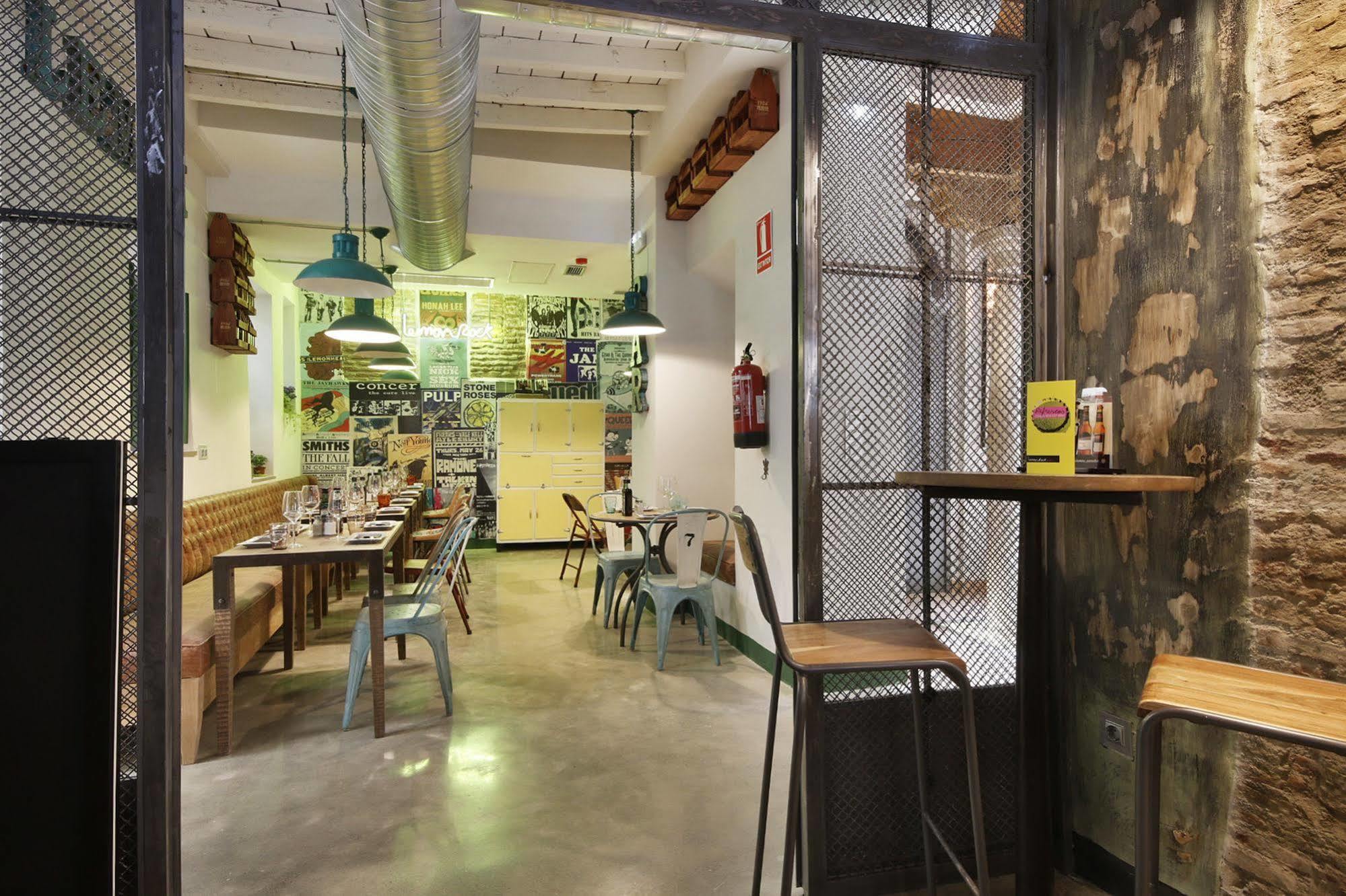 Lemon Rock Hostel Гранада Екстериор снимка